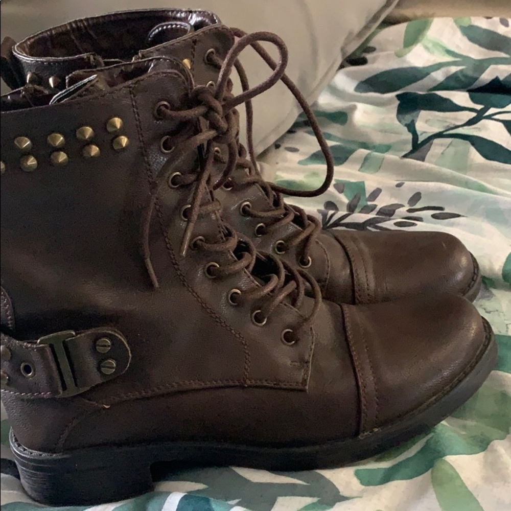 Combat boots